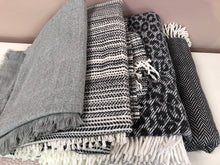 Afbeelding in Gallery-weergave laden, Menza Plaid Felipe Toscane dark grey
