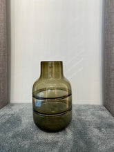 Afbeelding in Gallery-weergave laden, Dome Deco Glazen vaas bruin
