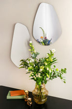 Afbeelding in Gallery-weergave laden, Present Time Spiegel Organic Oval beschikbaar in 2 kleuren
