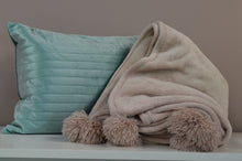 Afbeelding in Gallery-weergave laden, J-Line Plaid Pompom
